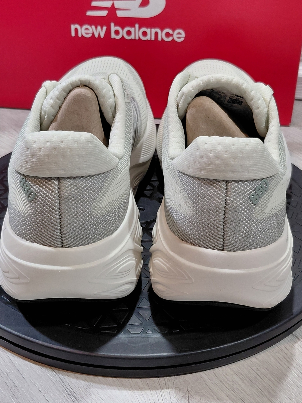 (NEW) New Balance Women Fresh Foam X 880v15 Running Shoes - Light Sage/Gray W8.5 - Picture 5 of 15